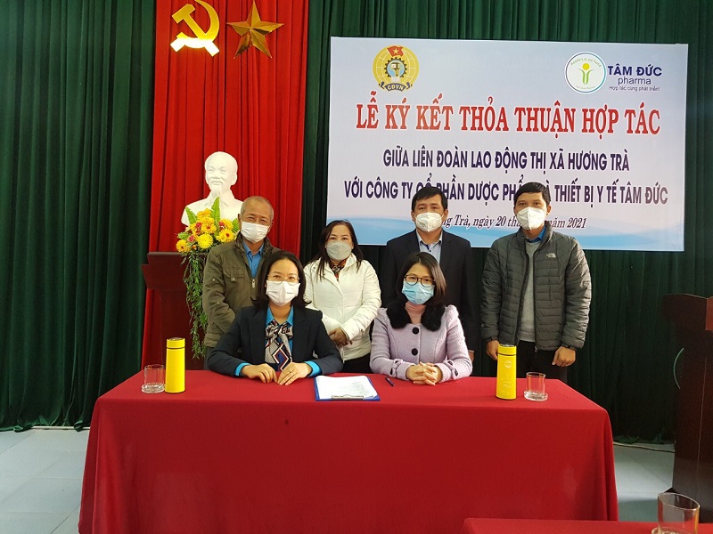 Lễ ký kết Thoả thuận hợp tác giữa Liên đoàn Lao động thị xã Hương Trà với Công ty cổ phần Dược phẩm và Thiết bị y tế Tâm Đức